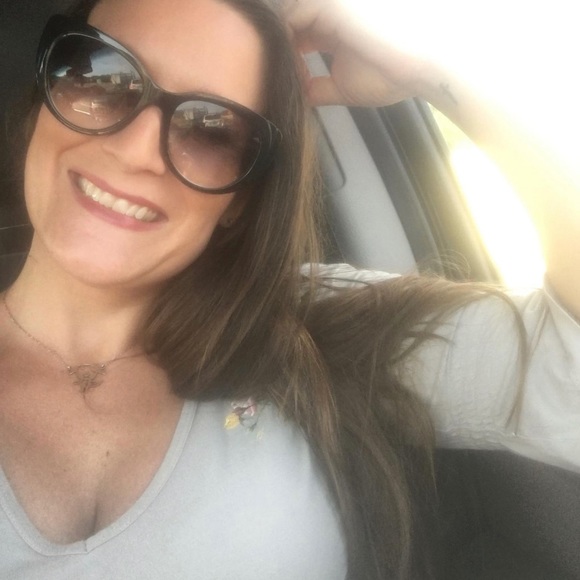 Meet your Posher, Carmen - Picture 2 of 16